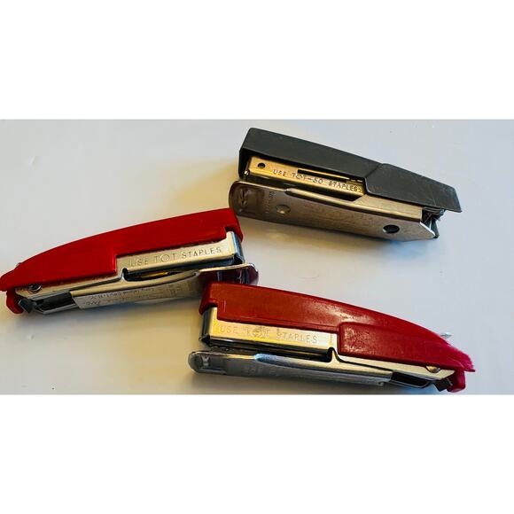 VTG Lot of 3 Swingline Tot 50 Red Staplers, Box Staples, Diamond Keychain 5PCS - Picture 7 of 7